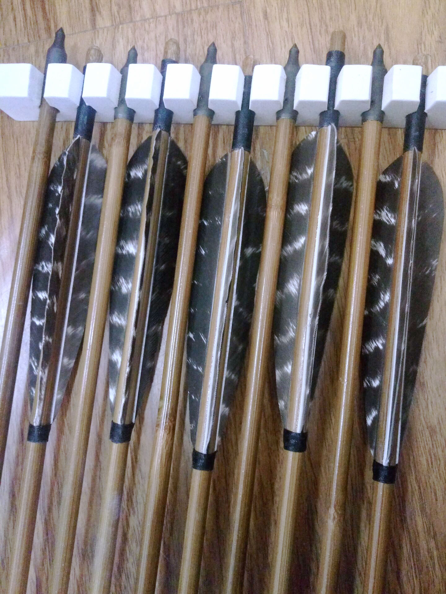84cm/32inch Bamboo arrows with 5inch stripe feather